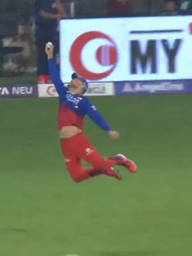 Faf Du Plessis pulled off a sensational one hand flying catch against CSK