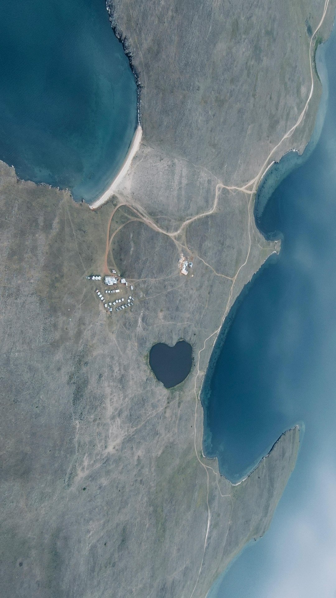 दुनिया की किस झील में डूब सकते हैं 22 कुतुबमीनार