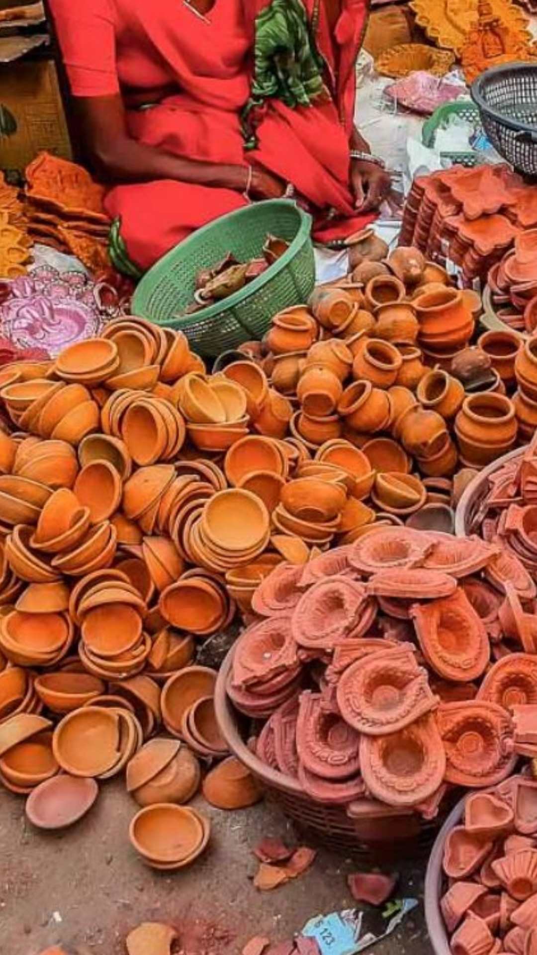 धनतेरस पर लोग सोने-चांदी की ज्वेलरी खरीदने के लिए चांदनी चौक जाते हैं