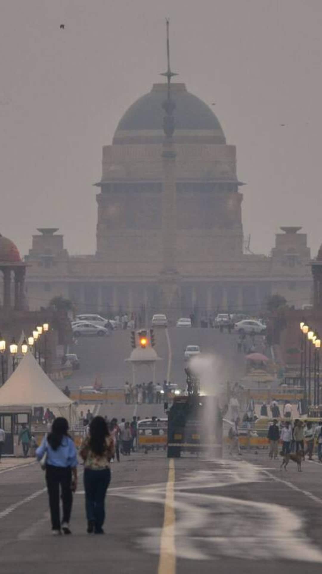 दिल्ली में प्रदूषण की स्थिति गंभीर, AQI 400 पार, सांस लेना हुआ मुश्किल