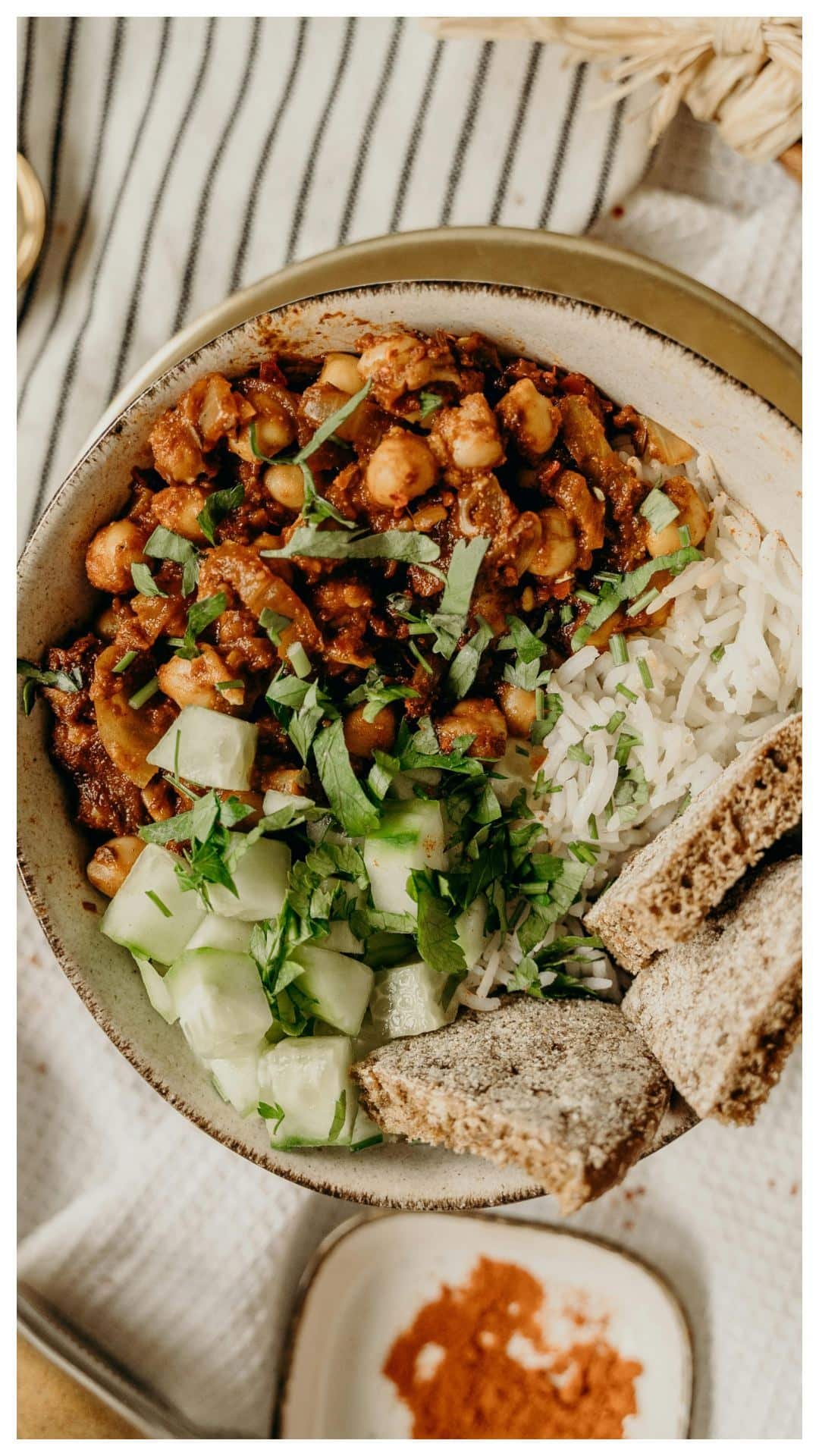 क्या रोटी और चावल साथ-साथ खाने चाहिए?