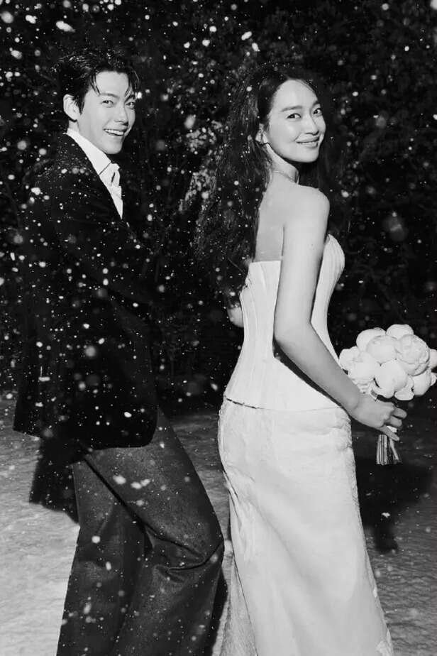 Fans swoon as Kim Woo Bin and Shin Min Ah share their first dreamy wedding pics