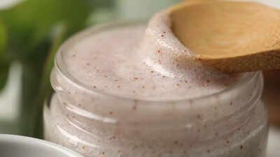 How to make a hydrating body scrub for winter that soothes dry skin and flaky skin |