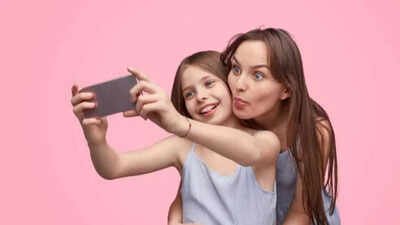Body image pressure & social media: Protecting your daughter’s self-worth