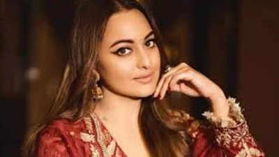 Sonakshi Sinha slams airline for 6-hour flight delay, deletes post later: ‘National carrier it seems, do better’ |