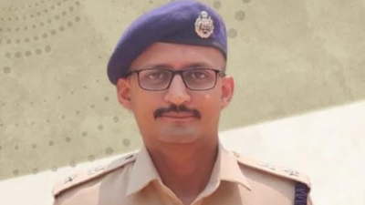 Ballari clash: SP suspended within 24 hours of taking charge; FIRs filed against Janardhana Reddy, Sriramulu | Bengaluru News