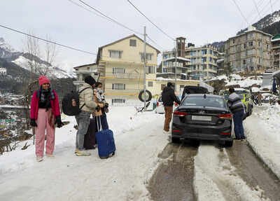 Himachal braces for more snow: IMD warns of fresh disturbance; over 800 roads blocked | India News
