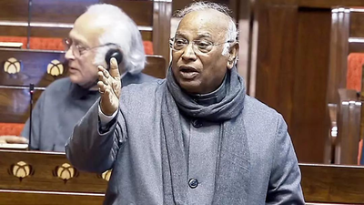 Propaganda against Manmohan insult to Sikh faith: Kharge | India News