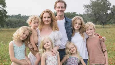 James Van Der Beek’s last online picture with his wife, Kimberly Van Der Beek, is all things heartwarming |