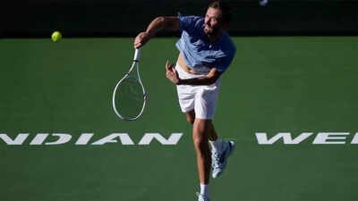 Daniil Medvedev snaps Carlos Alcaraz’s winning run, sets Indian Wells final with Jannik Sinner | Tennis News