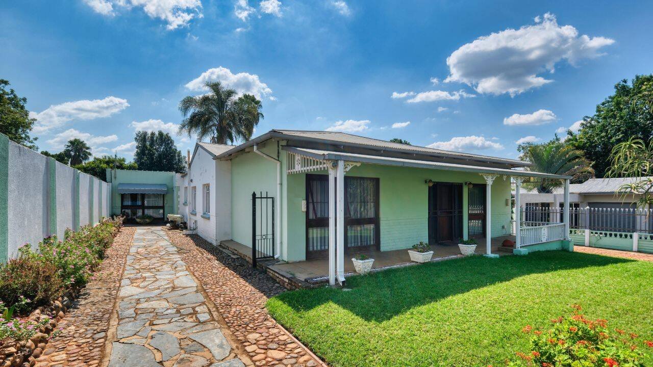 7 natural ways to keep your home and garden pest-free this summer