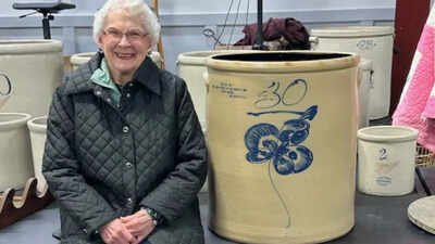 Nebraska woman’s $20 crock becomes auction surprise, selling for a whopping $32,000 |