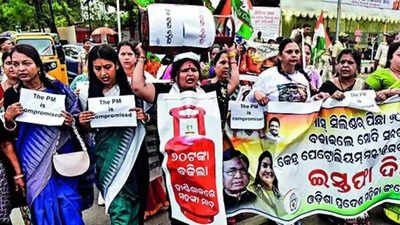 LPG price hike: Mamata calls for protests, Sidda seeks PM Modi’s ouster | India News