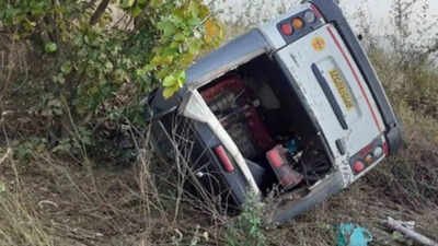 Gujarat: 6 people killed after van overturns in Valsad district | India News