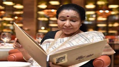 When Asha Bhosle said ‘Gana aur khana dono achha hona chahiye’: Cooked Kanda Poha and talks about her love for food |