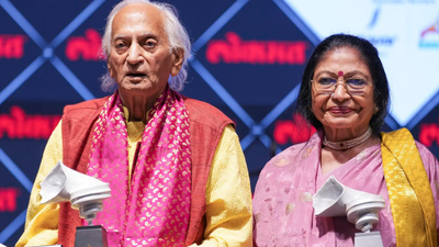 Lokmat Sur Jyotsna Awards pay tribute to classical music; Sumitra Guha, Laxman Pandit honoured | India News