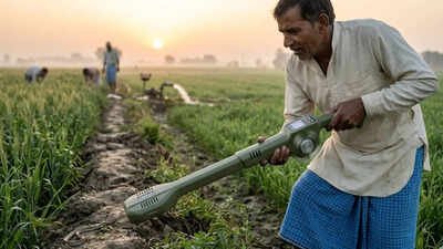 Kisan Mitra Chhadi: Indian scientists develop a smart stick for farmers to detect and catch snakes in fields |