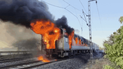 Fire breaks out on Thiruvananthapuram–Hazrat Nizamuddin Rajdhani Express near Ratlam, passengers evacuated