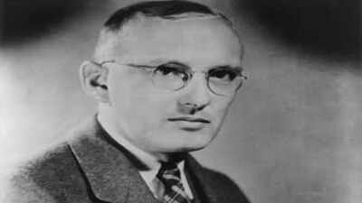 In 1933, Bell Labs engineer Karl Jansky followed a faint radio hiss, and this discovery opened the door to radio astronomy |
