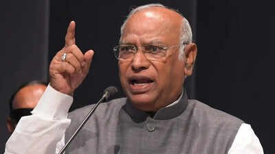 Congress calls ex-chiefs of Kerala unit to brainstorm on next CM | India News
