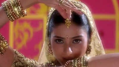 Tabu gifted gold bangles to Saroj Khan, gold chain and bracelet to her assistants after finishing the shoot for ‘Rang De’ song, recalls dance artiste