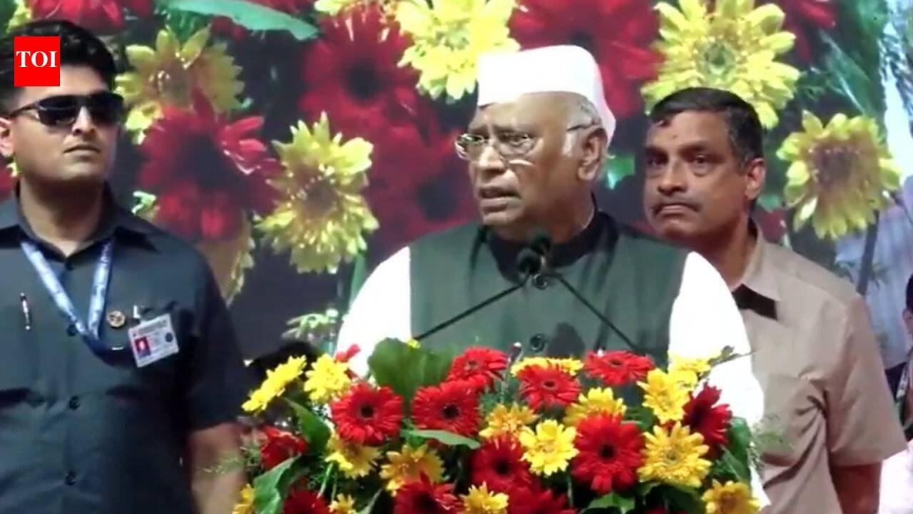 Mallikarjun Kharge: ‘Useless fellows’: Kharge loses cool over DK Shivakumar slogans, warns party workers of action | Bengaluru News