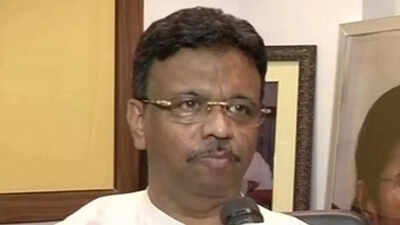 ‘He wanted dignified exit’: Firhad Hakim resigns as Kolkata mayor, TMC says Mamata Banerjee ‘permitted’ him to step aside | India News