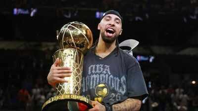 Knicks champion spotted making it rain at strip club after eight-day drinking pledge | NBA News