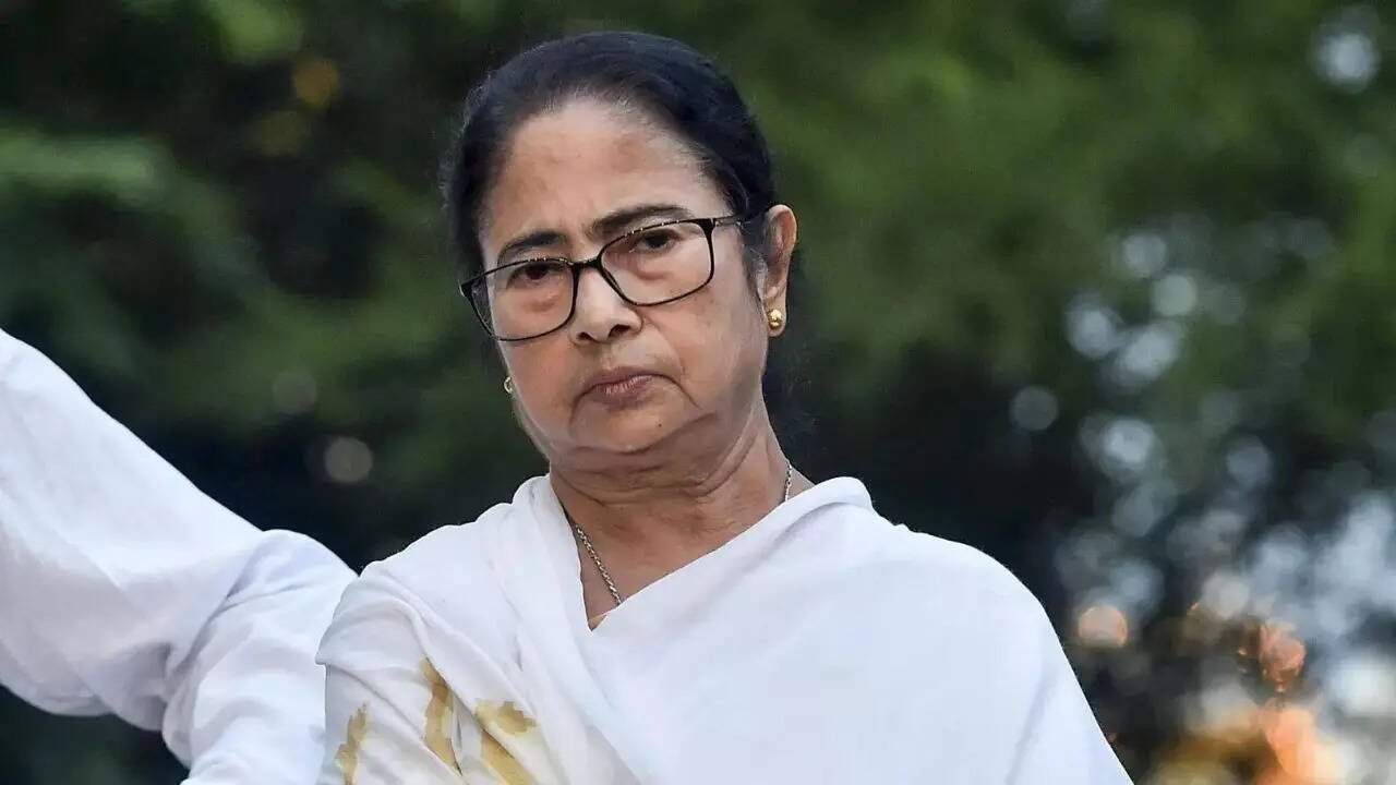 West Bengal: CID reaches Mamata Banerjee’s residence in signature forgery case | India News