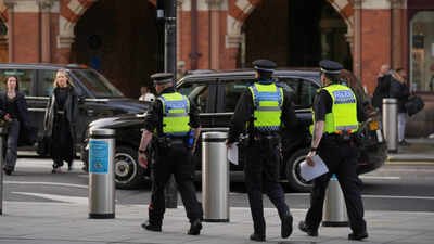 18-year-old stabbed to death, dumped outside UK hospital after being driven from attack scene; 5 arrested