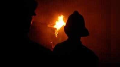 Man sets shanty on fire after row over affair; 3 pet cats burned to death | Pune News