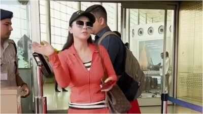 Preity Zinta’s airport video goes viral after security officer asks her to remove sunglasses, internet applauds ‘No special treatment’ |