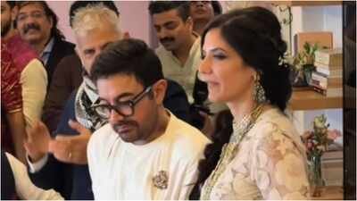Amir Khan: Inside video: Aamir Khan and Gauri Spratt share kiss while dancing at wedding | Hindi Movie News