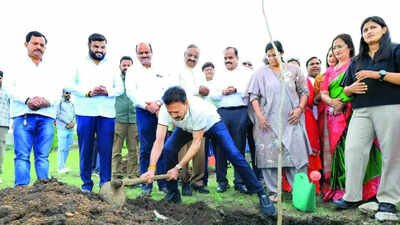 Mission Green Monsoon receives great turnout, 6,000 saplings planted in Nashik | Nashik News